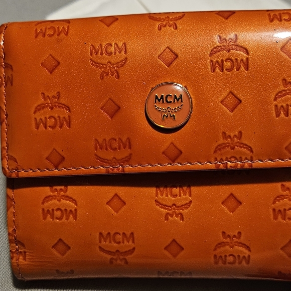 Authentic MCM compact wallet. - Picture 4 of 10
